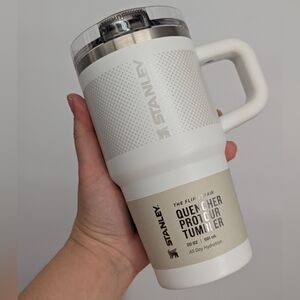 NEW STANLEY cup Quencher H2.O PROTOUR Tumbler 20 oz Frost fade Anti Spill White